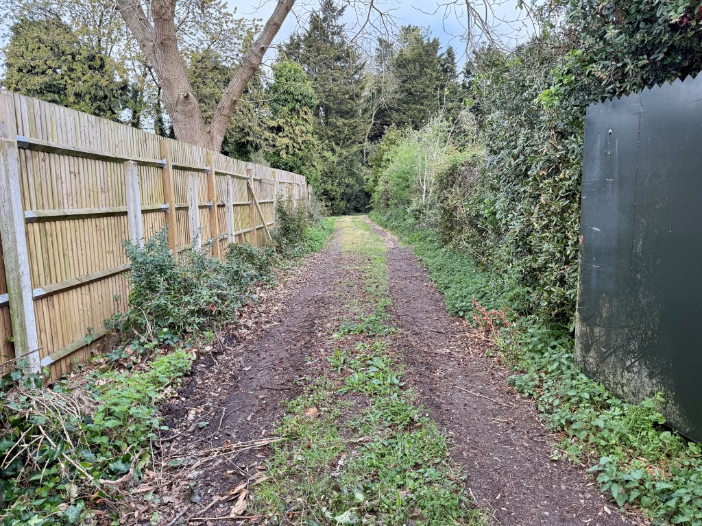 Lot: 63 - LAND WITH PLANNING FOR FOUR-BEDROOM DETACHED HOUSE - Access to site